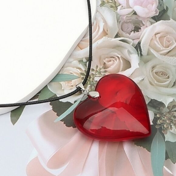 🔹️NIB Red Puffy Glass Heart Pendant Necklace - Picture 2 of 16